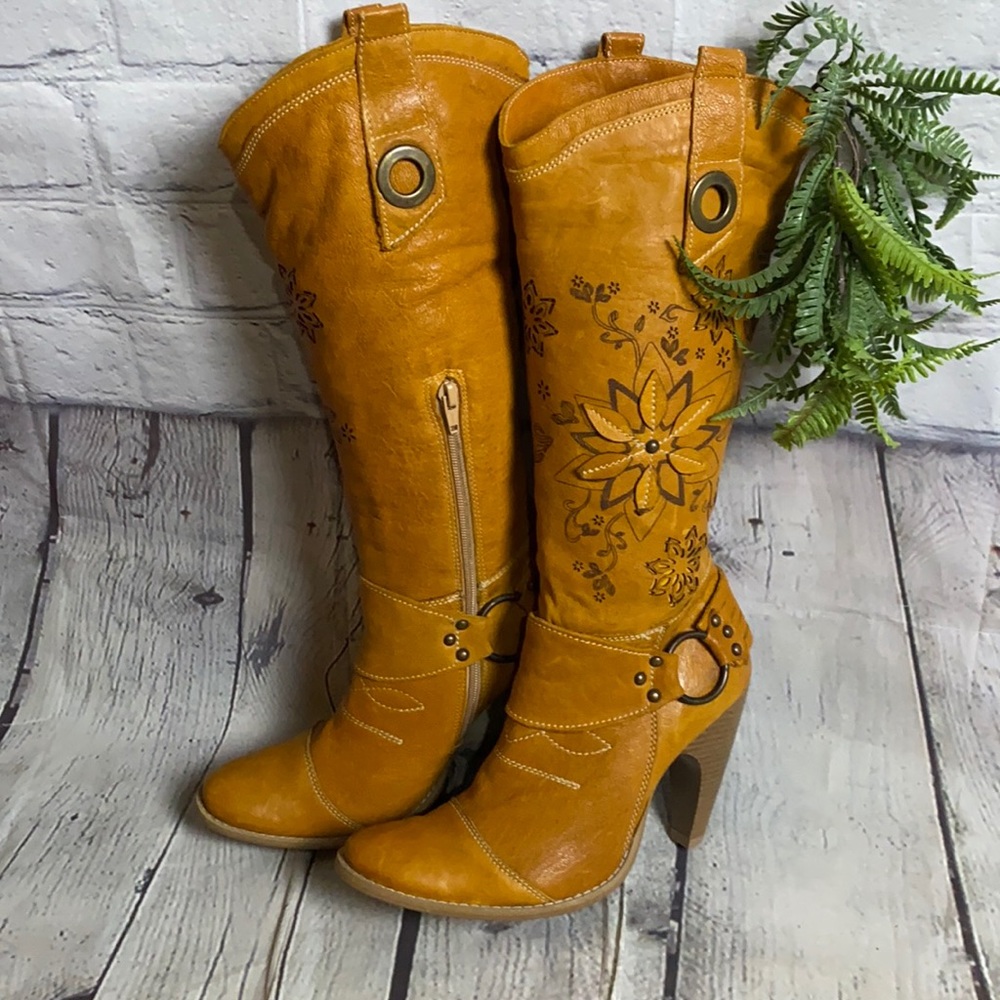 Rare Davos Gomma Leather Laser Cut Design Tall Cowgirl Coastal Heel Boots